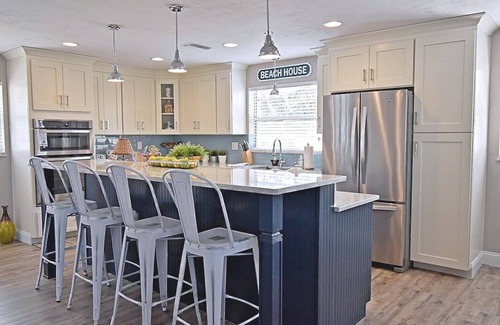 Ortona Park House | 10 minute WALK to the BEACH - Renovated!