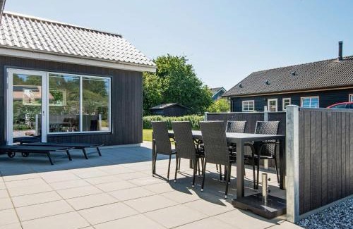 Pøt Strandby House | 10 person holiday home in Juelsminde