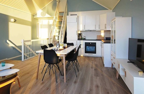 Haram House | 10 person holiday home in Brattvåg