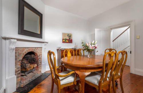Launceston CBD Apartment | 100 m² Apartment ∙ 3 bedrooms ∙ 5 guests