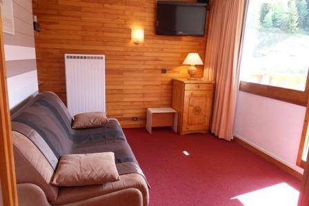 Macot-la-Plagne Apartment | 100m from ski slopes, 6th floor, swimming pool, balcony, tv, ski locker, 28m², La Plagne