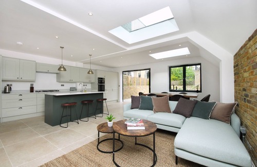 Shepherd's Bush Apartment | 100m² Luxury Two-Bed Apartment in West London with large outdoor space.