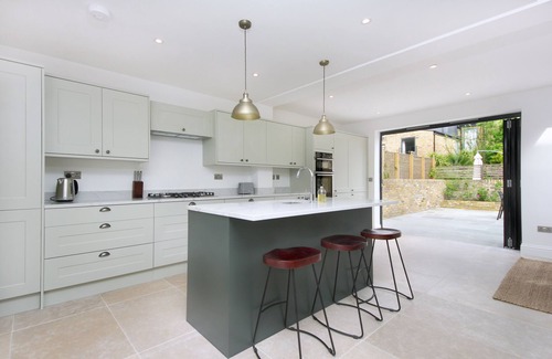 Shepherd's Bush Apartment | 100m² Luxury Two-Bed Apartment in West London with large outdoor space.