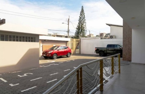 Urdesa Condo | 103 1BR/1BA PragaApts Parking US Consulate