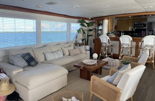 Exuma Boat Rental | 105 ft Expedition Trawler with Hot Tub
