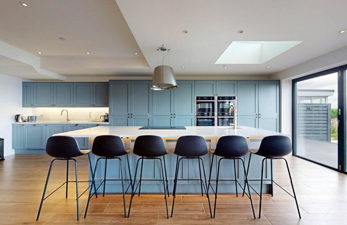 Penrhyn Bay Cottage | 105 The Beach House - Six Bedroom Cottage, Sleeps 12