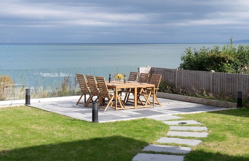 Penrhyn Bay Cottage | 105 The Beach House - Six Bedroom Cottage, Sleeps 12