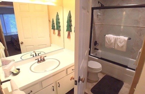 Mammoth Lakes Condo | 106 Premium by RedAwning