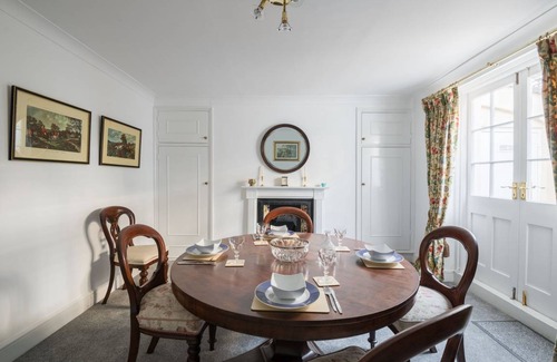 Belgravia House | 107 m² House ∙ 2 bedrooms ∙ 6 guests