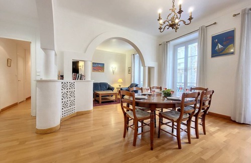 Nice City Centre Apartment | 110 m² Apartment ∙ 3 bedrooms ∙ 6 guests