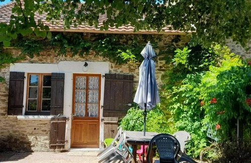 Saint-Saud-Lacoussiere House | 115 m² House ∙ 3 bedrooms ∙ 6 guests
