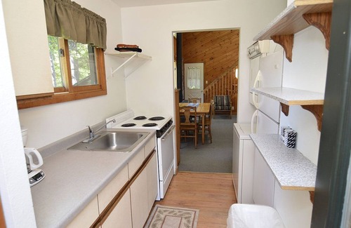 Iron River Cabin | #12, Lakeside, Delta Lodge-Owner for 32 years