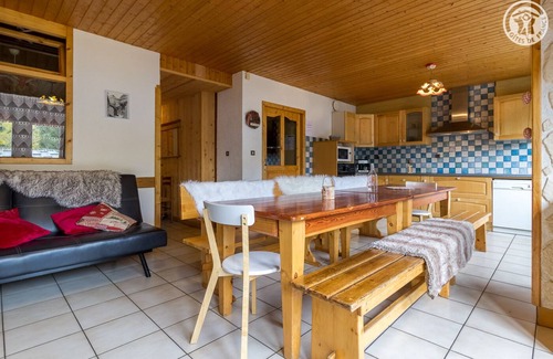 Saint-Sorlin-d'Arves Apartment | 12-person apartment, quiet 100 metres from the slopes, ski store on site