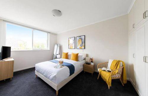 Caulfield North Apartment | 120 m² Apartment ∙ 2 bedrooms ∙ 6 guests