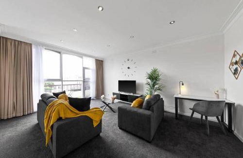 Caulfield North Apartment | 120 m² Apartment ∙ 2 bedrooms ∙ 6 guests