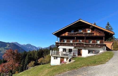 Holdernach House | 120 m² Farmhouse ∙ 4 bedrooms ∙ 10 guests