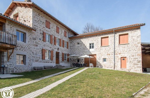 Saint-Romain House | 120 m² Gîte ∙ 4 bedrooms ∙ 8 guests