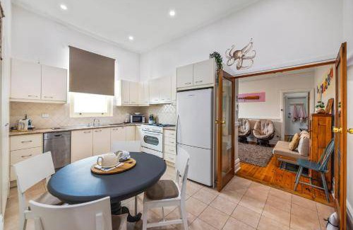 Henley Beach House | 120 m² House ∙ 1 bedroom ∙ 2 guests