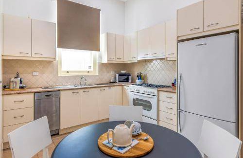 Henley Beach House | 120 m² House ∙ 1 bedroom ∙ 2 guests