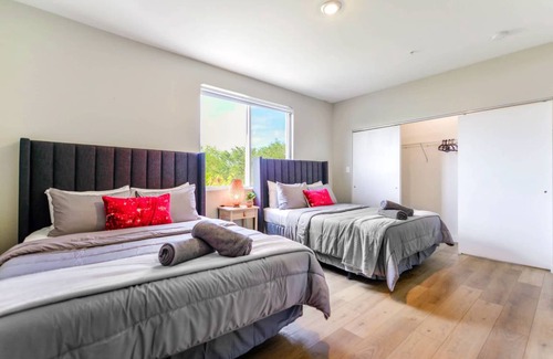 Golden Glades House | 128 m² House ∙ 3 bedrooms ∙ 8 guests