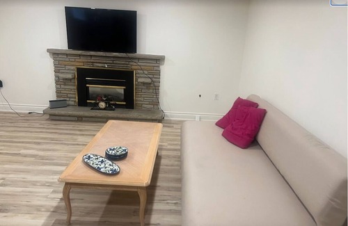 Willowdale House | 15 mins to Finch & Yong! Family-size unit.