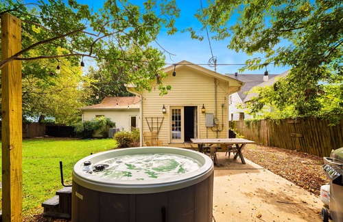 Eastwood House | 15% Off Sept - Min 2 Downtown, Spa, Great Reviews!