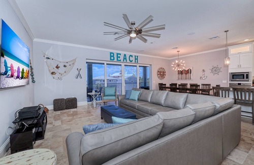 Mid Island House | 15% Wkly Disct thru DEC 19 Great Rates! ⚾️Roy Hobbs dates avail Beach🏖️ 2min walk!