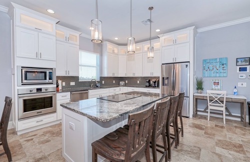 Mid Island House | 15% Wkly Disct thru DEC 19 Great Rates! ⚾️Roy Hobbs dates avail Beach🏖️ 2min walk!
