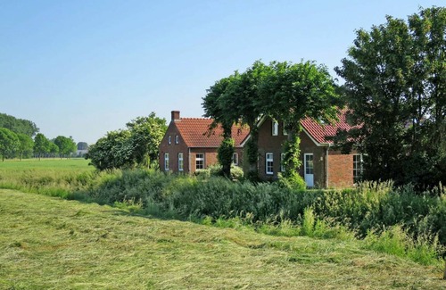 Bunde Other | 170 m² Accommodation ∙ 8 bedrooms ∙ 14 guests