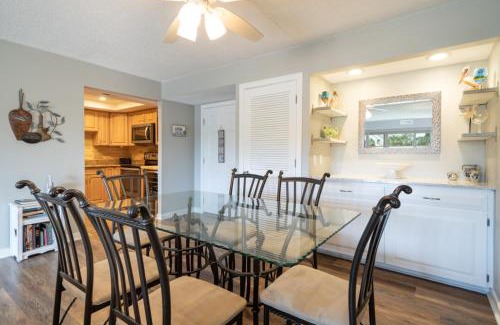 South Beach House | 1737 Bluff Villas Renovated Tommy Bahama Villa Water Views Sleeps 6 Sea Pines