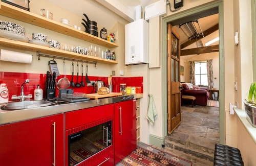 Skipton Cottage | 1855 Wash house conversion to inner city Cottage studio