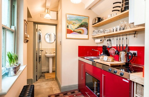 Skipton Cottage | 1855 Wash house conversion to inner city Cottage studio