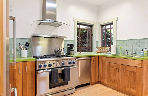 Venice House | 1908 Bungalow - Amazing Location! Amazing Reviews!