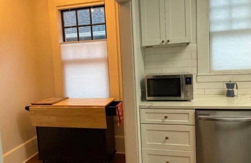 Statesville House | 1920s Gem Near Downtown.3BR/2.5BA.4 Beds.Pets OK. AC/WiFi.Parking