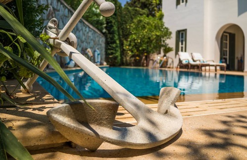Spetses Villa | 195 m² Villa ∙ 6 bedrooms ∙ 10 guests