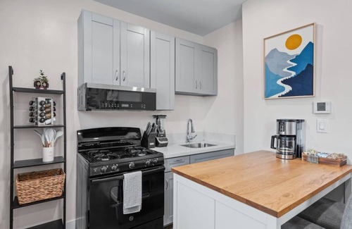 Grant Hill Apartment | 1BR+1BA | Cozy, Central | Laundry+Free Parking