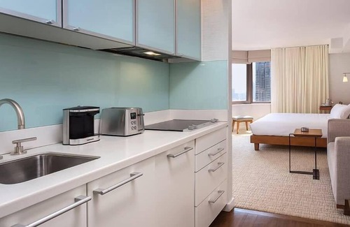 Midtown East Condo | 1br Deluxe Condo Fun in New York City!
