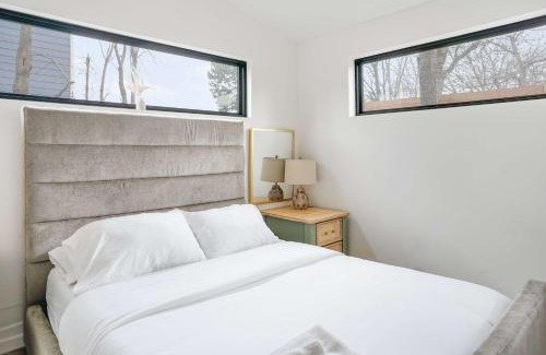 Montopolis House | 1BR Retreat - Private Patio and Huge Soaking Tub