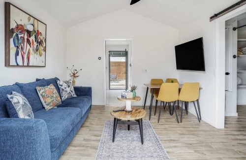 Montopolis House | 1BR Retreat - Private Patio and Huge Soaking Tub