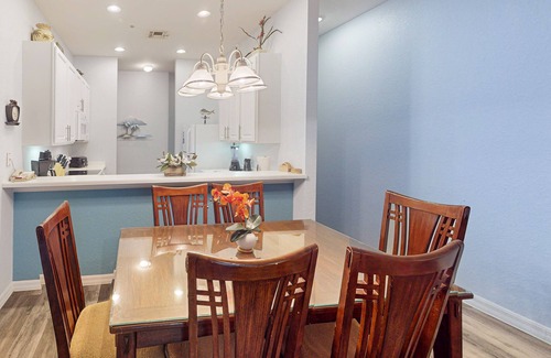 Bahama Bay Condo | 1st floor condo w/shared pools, gym, basketball court, sauna, near theme parks