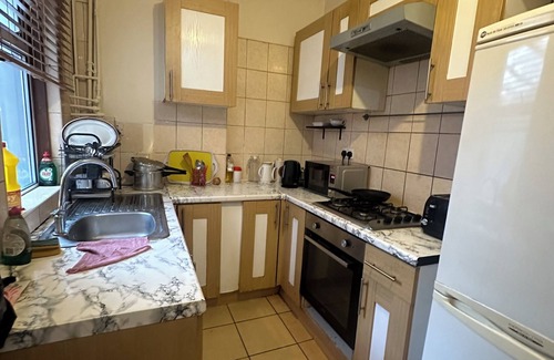 Slough House | 2/3 bedroom ground floor flat in the centre of Slough close to rail/bus London