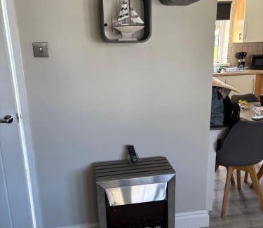 Scurlage Ski Chalet | 2 Bed Bungalow -25 Gower Holiday Village - Dog Friendly