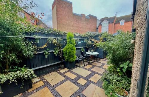 City Centre House | 2 bed central location - no parking