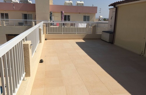 Xylofagou Apartment | 2 Bed Flat - Sleeps 4 - Pool - Parking - Wifi