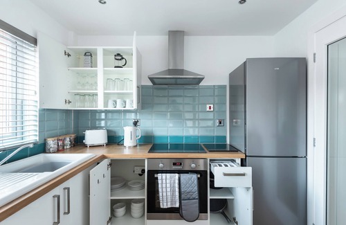 Hull House | 2 Bed Home near Hull Marina for contractors and families.