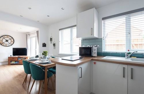 Hull House | 2 Bed Home near Hull Marina for contractors and families.