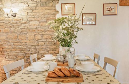 Bridgwater House | 2 Bed in Glastonbury MOORH