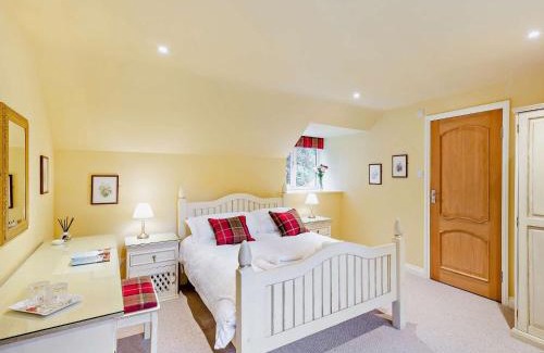 Kington House | 2 Bed in Lyonshall 93321