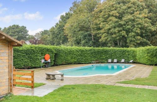 Pevensey House | 2 Bed in Stone Cross oc-g33059