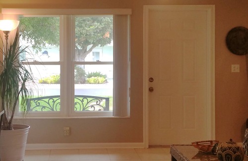 Stuart Cottage | 2 Bedroom 1,079 sf Cottage. Dock. Full Kitchen, WI-FI,HDTV, Parking & Pets ok.